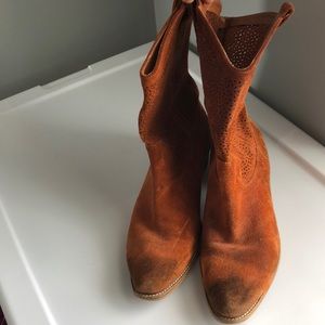 BCBG size 8.5 chestnut boots
